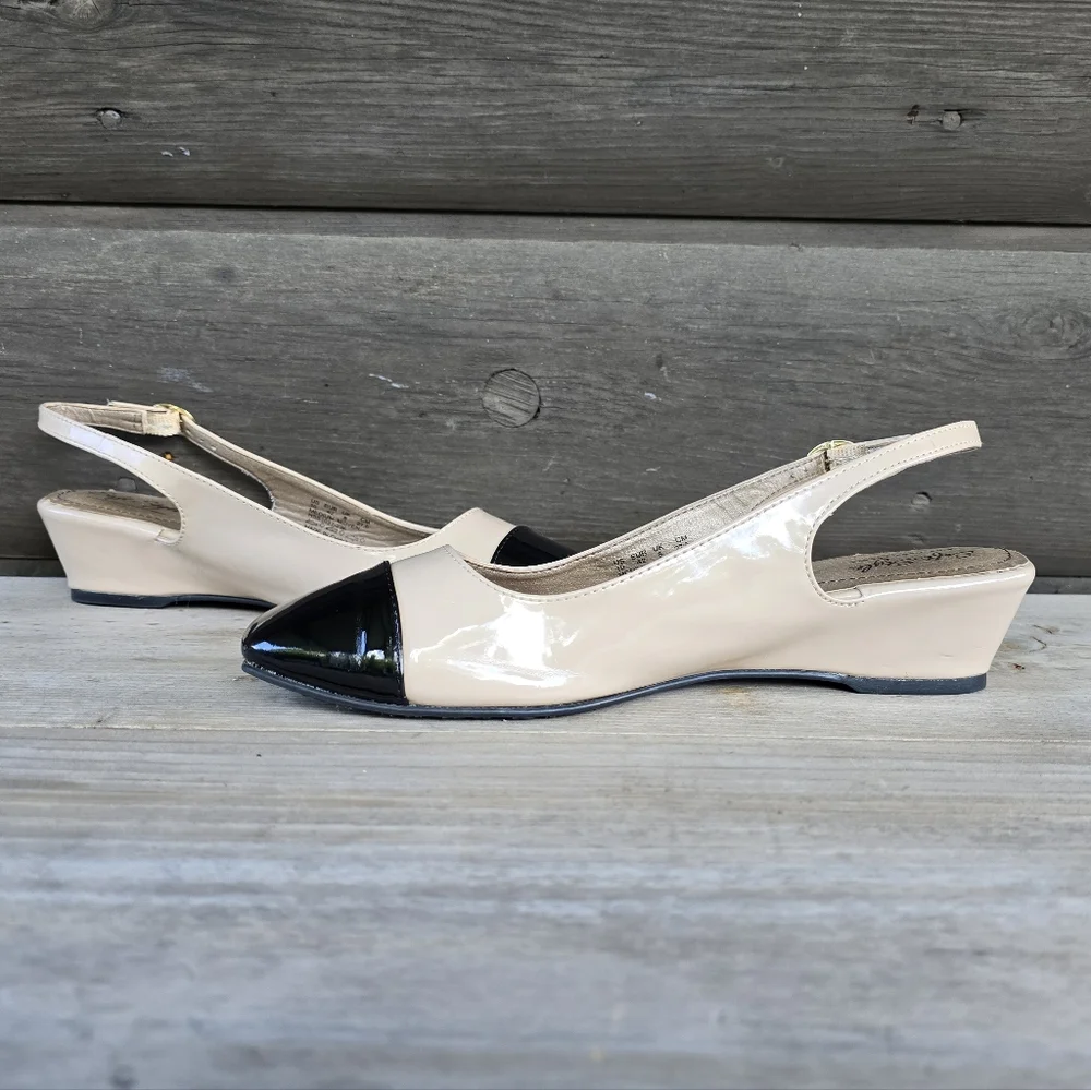 Soft Style Shirly Parisian Chic Two-Tone Sqaure Toe Comfort Wedge 10M